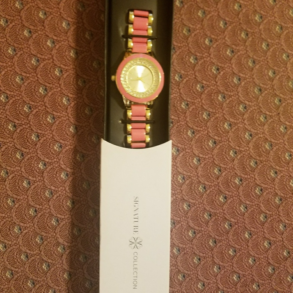 NIB Avon signature collection watch. Pink New Batteries Installed B4 Shipping - Picture 2 of 2